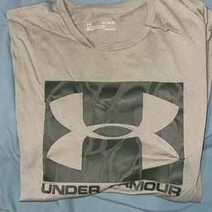 Under Armour T-Shirt - XL (Worn only a handful of times)